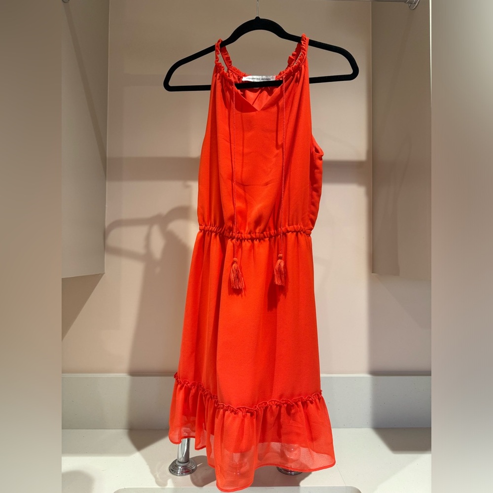 cupcakes & cashmere orange flutter sleeve v-neck tassel tie dress